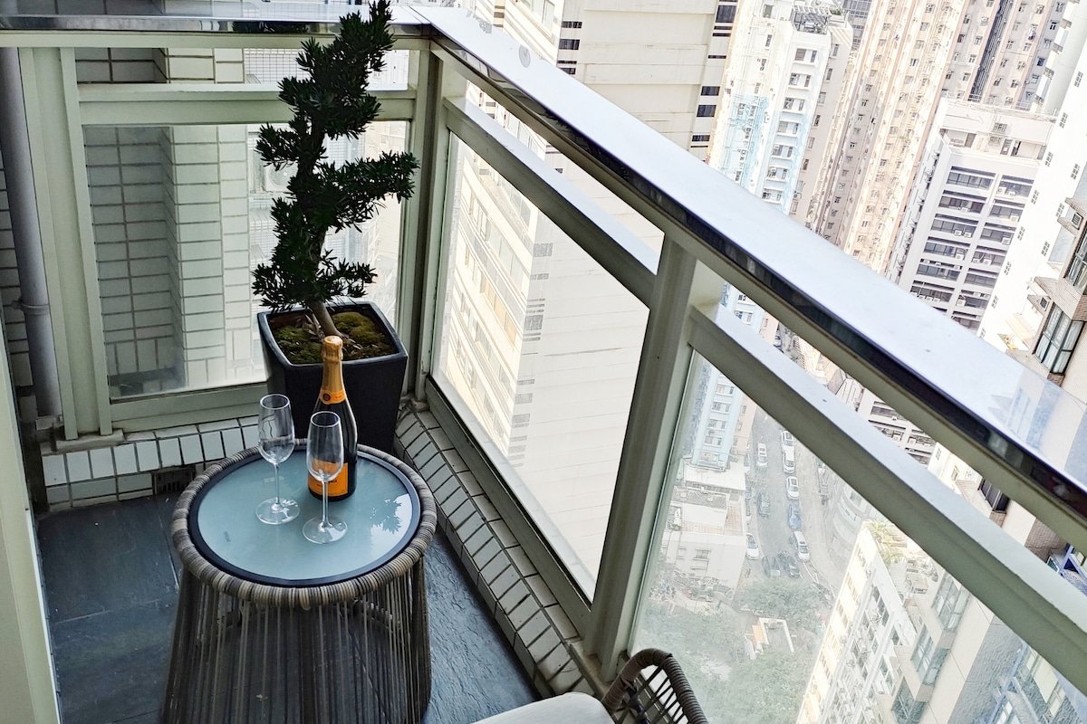 Cosy&fancy 3 BR (630sqft)with balcony, Soho. gallery image 5