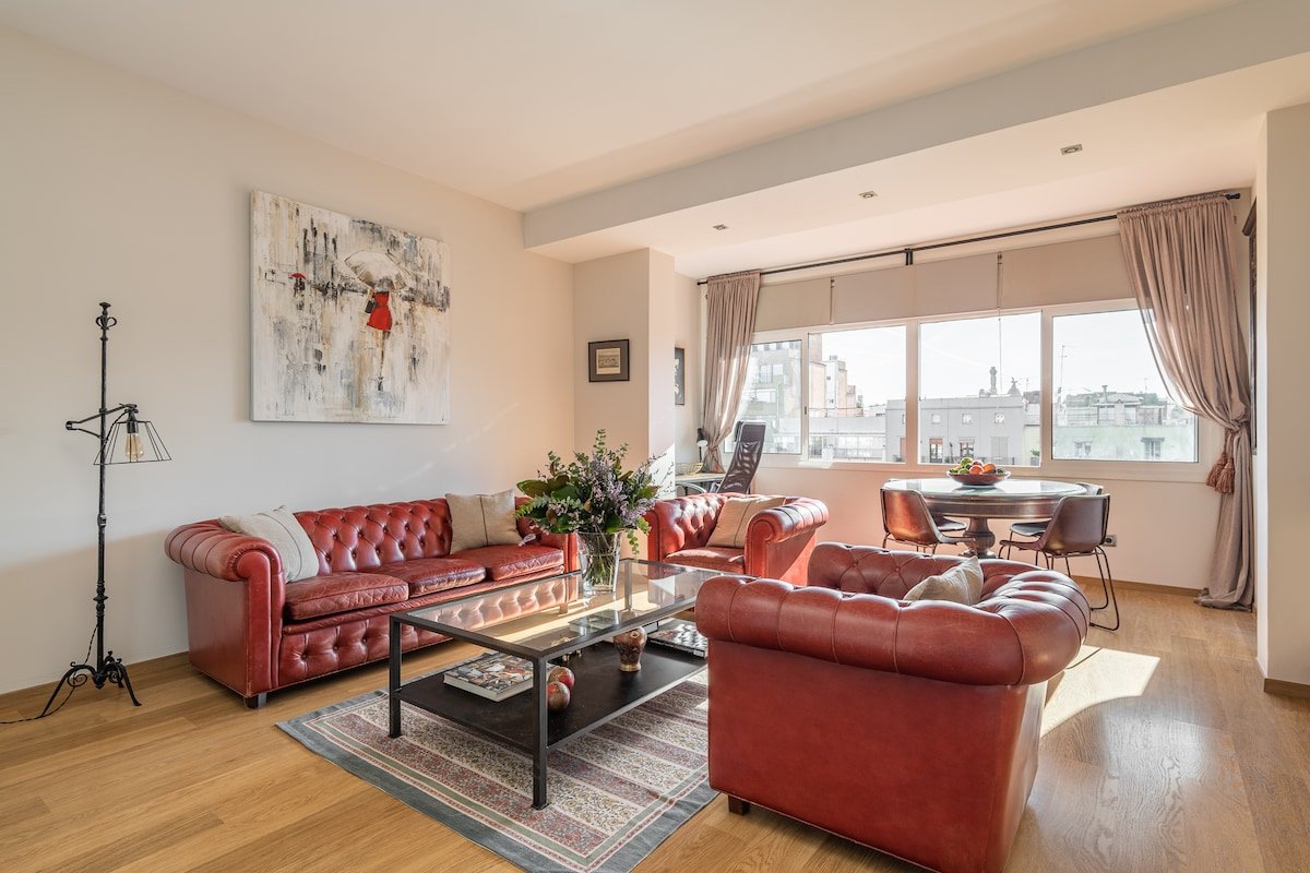 Spacious, Elegant Central Barcelona Apt gallery image 2