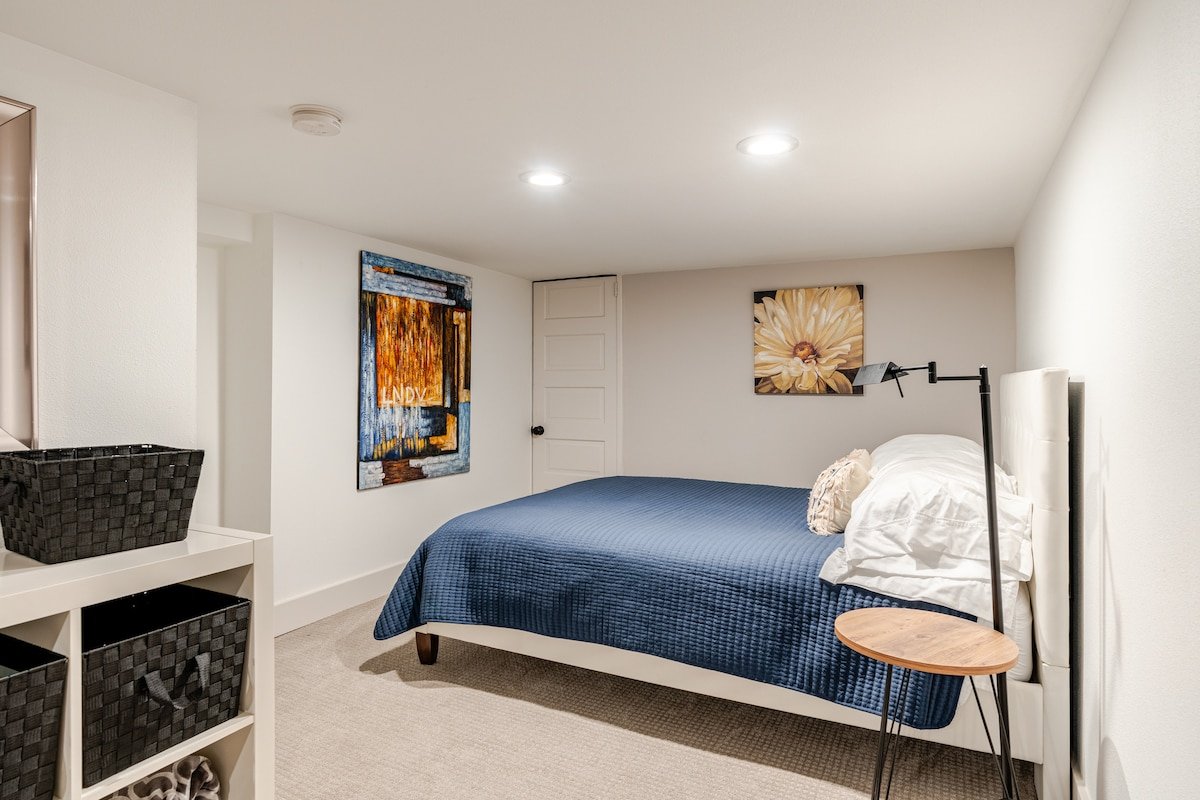 Classic Queen Anne home gallery image 5