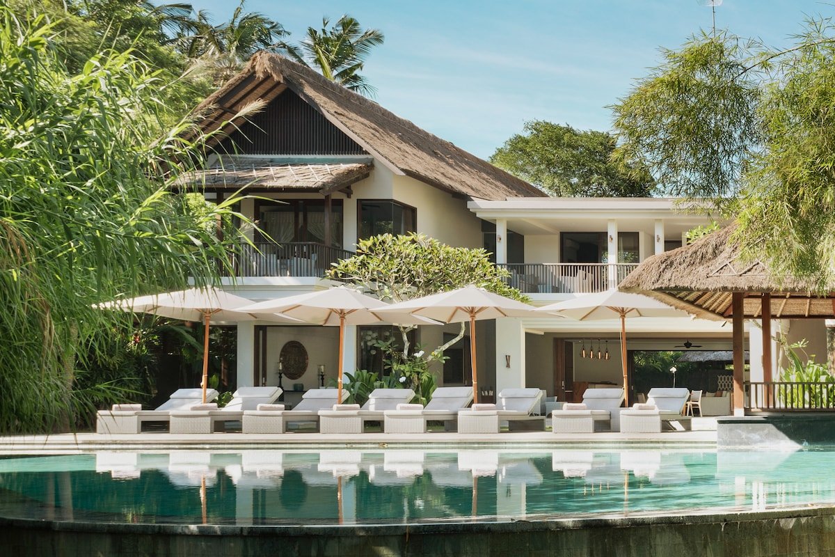 Seseh Beach Villa II gallery image 3