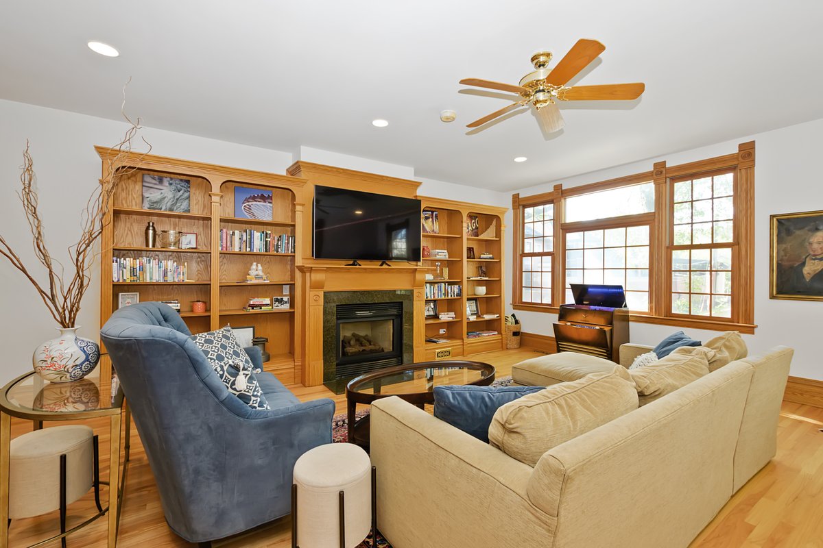 Lakeview/Wrigleyville 3 bedroom, 3 bath duplex up