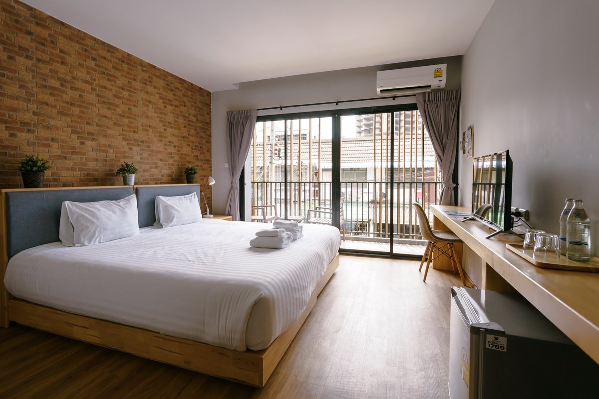 Amazing! 5 Private BR , MRT Huai-Khwang ,Free WiFi