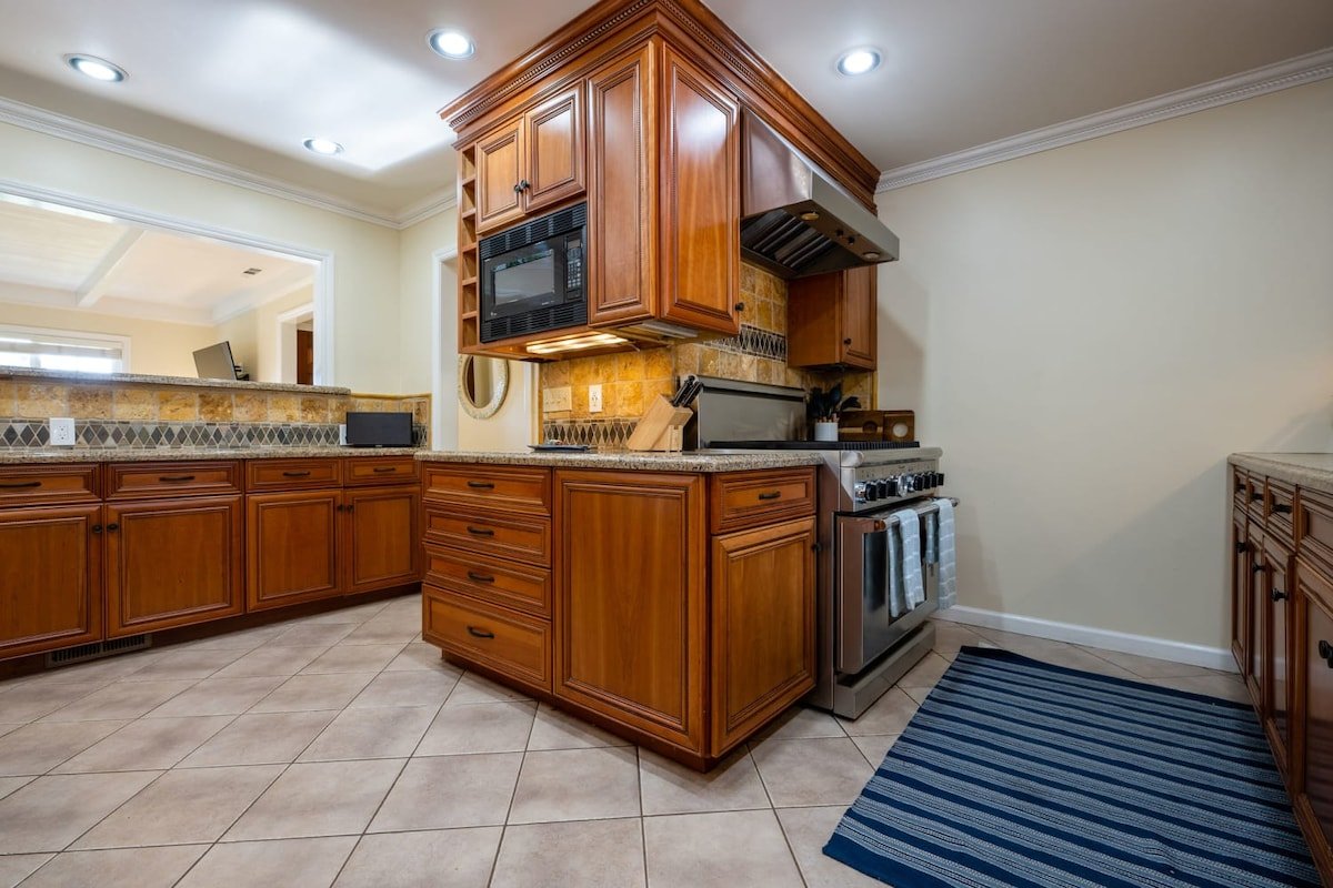 Pleasure Point Getaway with hot tub, dog friendly! gallery image 4