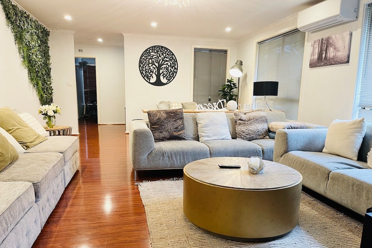 D130 The Link Fantasy Place 6 bedrooms sleeps 15 gallery image 4