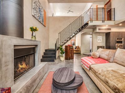 Modern Industrial Venice Home: 360 Degree Rooftop