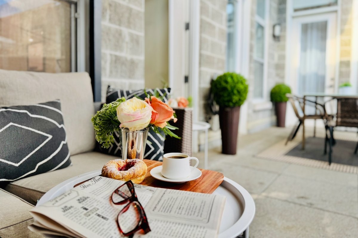 Old Town Condo with Elevator, Parking & Terrace gallery image 3