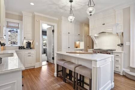 Luxury 6600 sq.ft Stunning Home/Sleeps 10+ gallery image 3