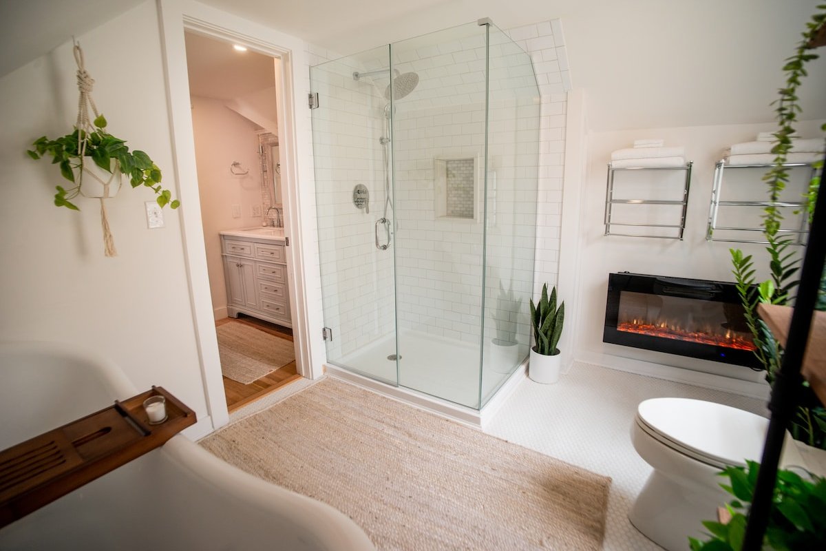 Quiet Clintonville Modern Charmer gallery image 4