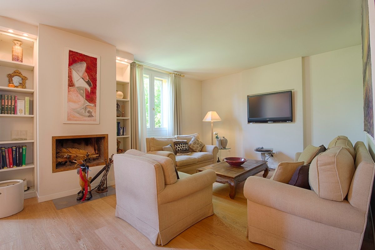 LUXURY ATTIC WITH PRIVATE LIFT IN THE CITY CENTER gallery image 3