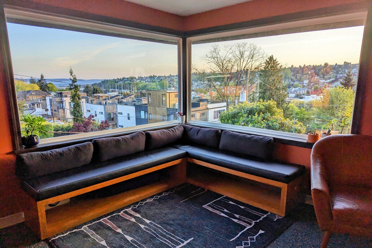 Beautiful Inside & Out · 4bd/2bath · AC! gallery image 4