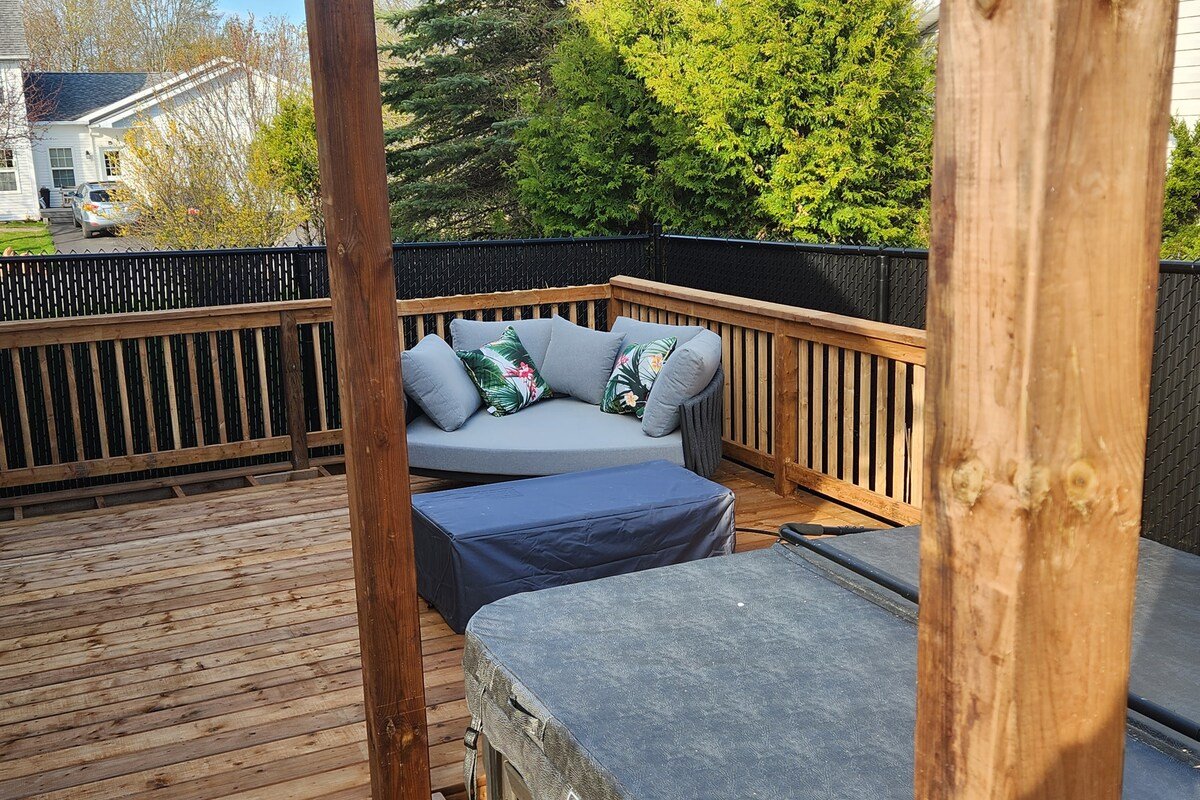 Hot Tub Under the Atlantic Stars Luxury 2 BR home gallery image 5