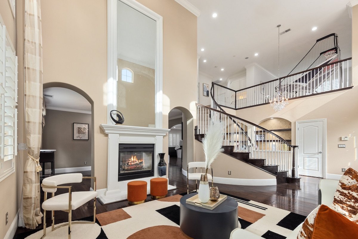 NewTrendy Luxe 5BD/4BA+many more gallery image 4