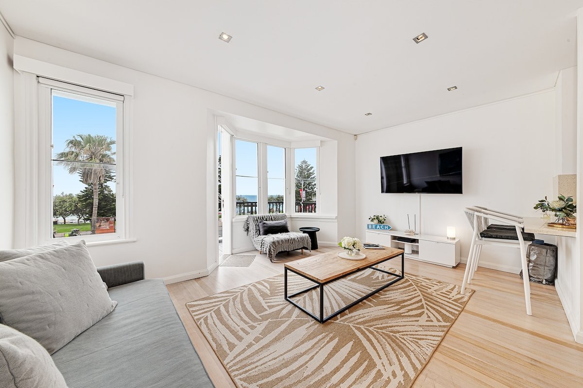 Hazel U 1, Beach Front with Balcony, 2 Bedrooms gallery image 2