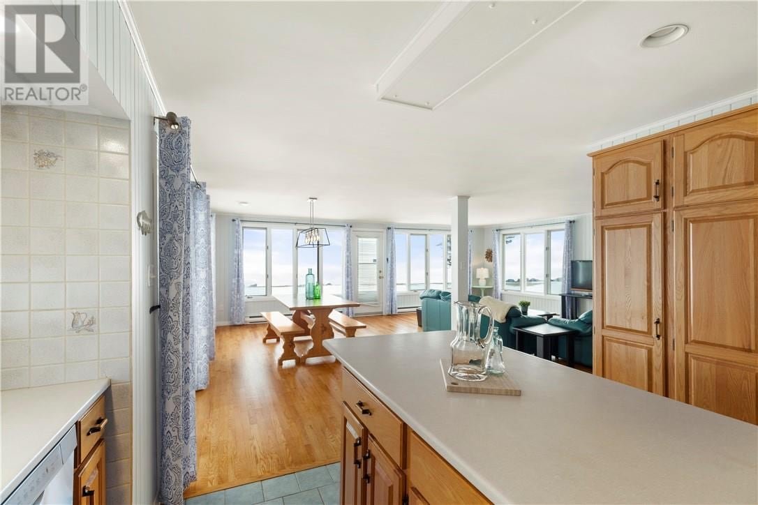 East Coastal- Waterfront Cottage gallery image 3