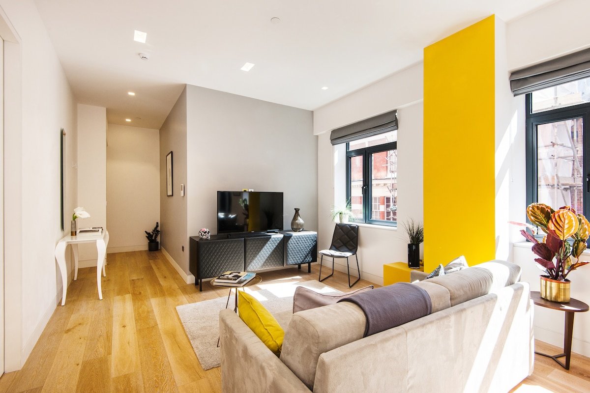 Heart of the Action: 2 bed nearby London Eye gallery image 2