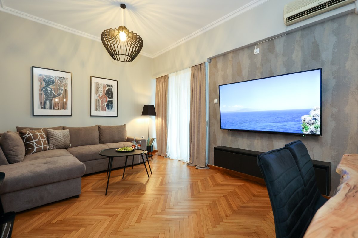 Prime Location Athens Exec 2 BD Apt by Live&Travel