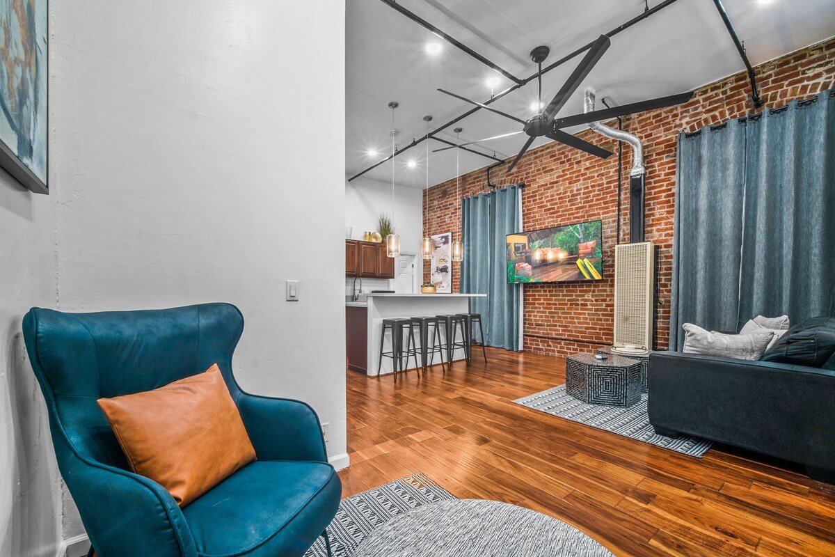 4 separate units in same building all connected gallery image 5