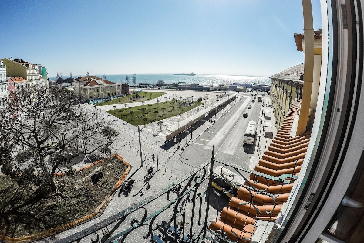 DOWNTOWN SEAVIEW APARTMENT gallery image 4