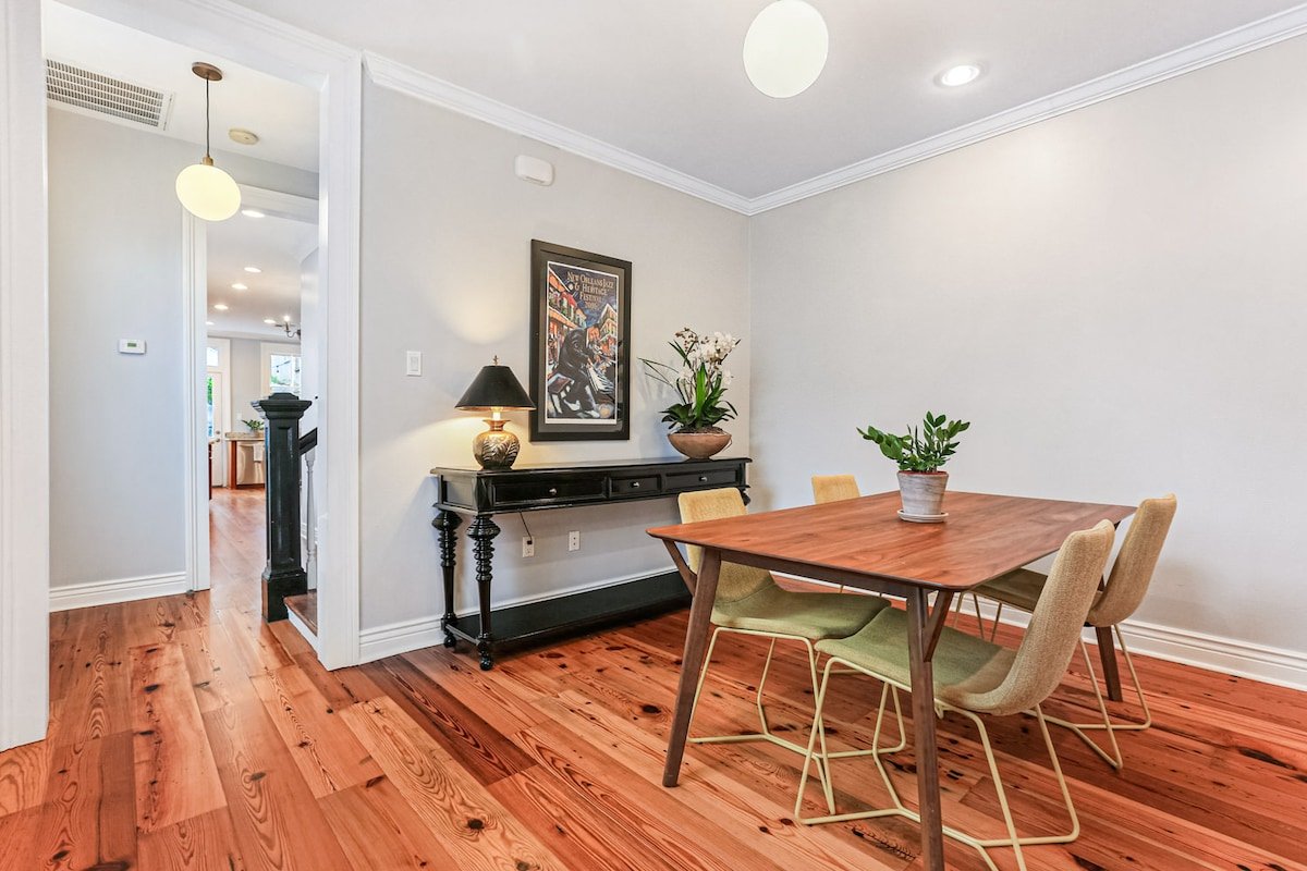 Gorgeous Victorian in Historic Lower Garden Dist. gallery image 5