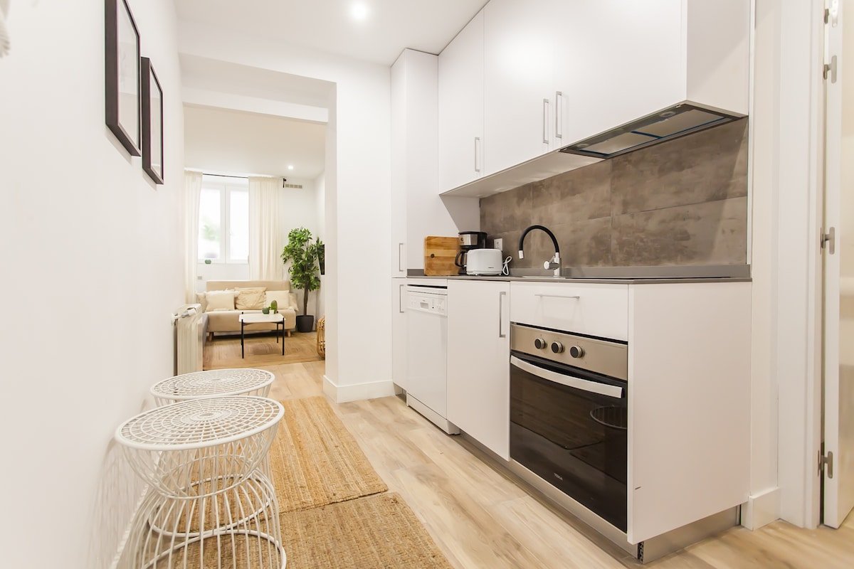 Museos & Las Cortes – Familias 6 hab-6 baños gallery image 5