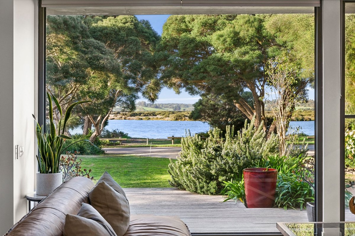 River Chic! – with pool.