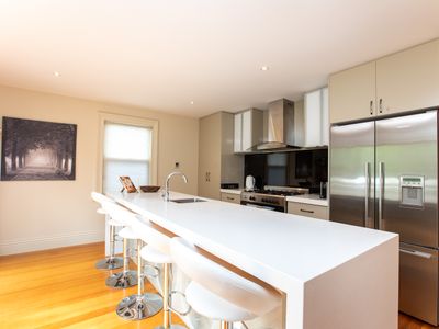 Family Home – Moments To The City with free WiFi