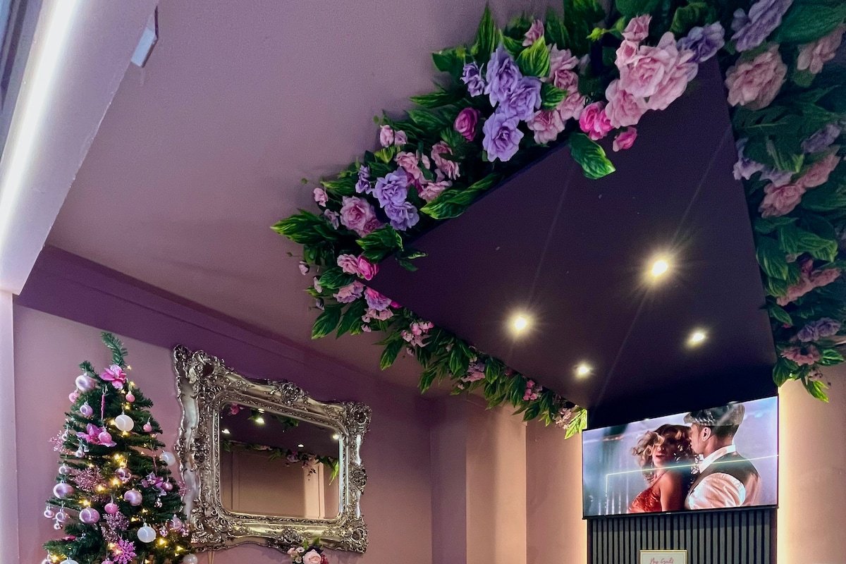 Manchester’s ONLY private party suite for 12! gallery image 2