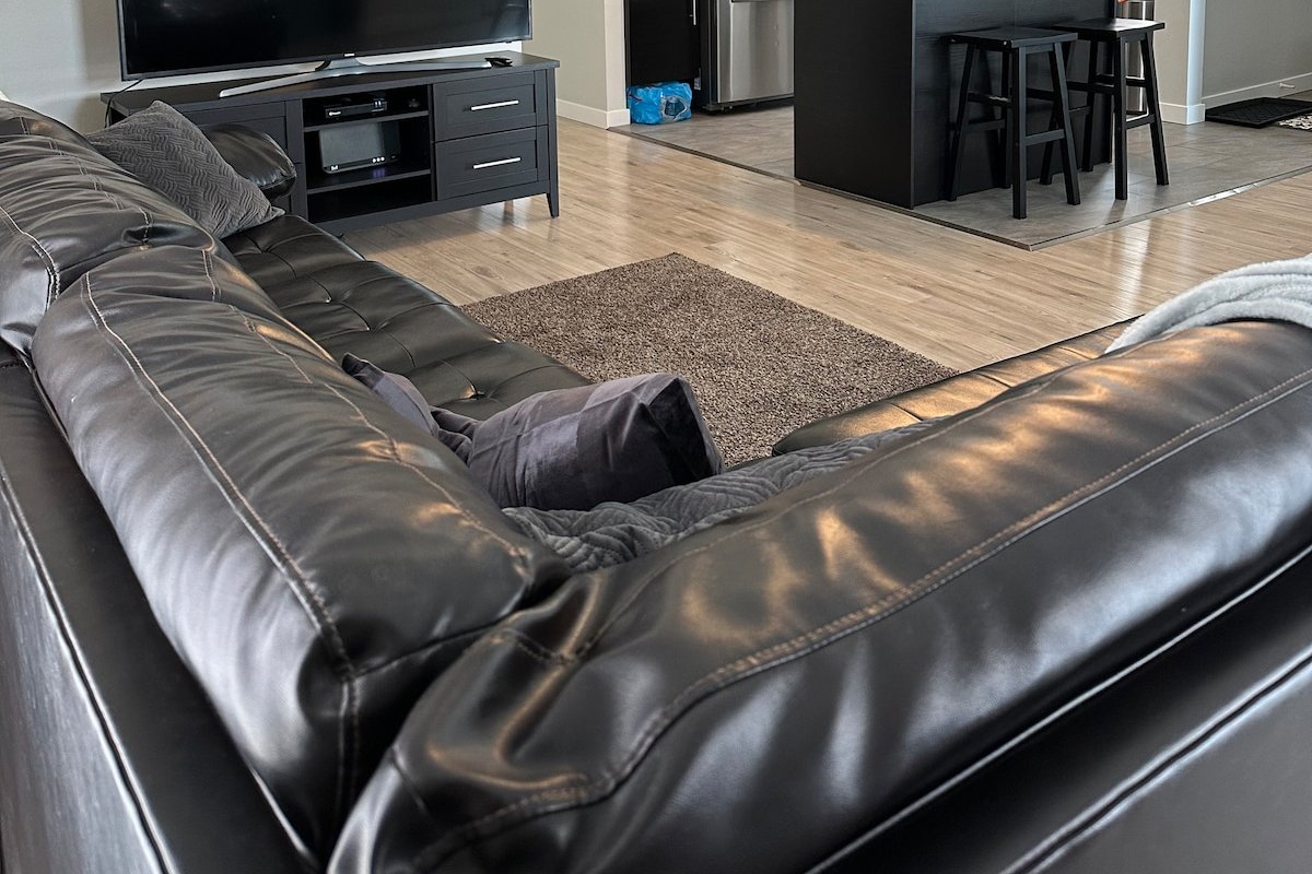 House in Riverbend gallery image 2