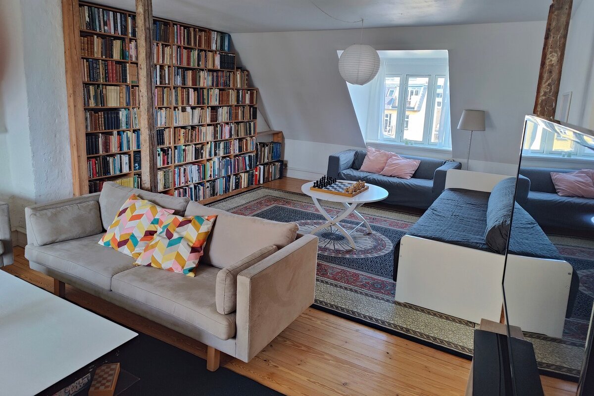 Stor, charmerende og central lejlighed gallery image 2