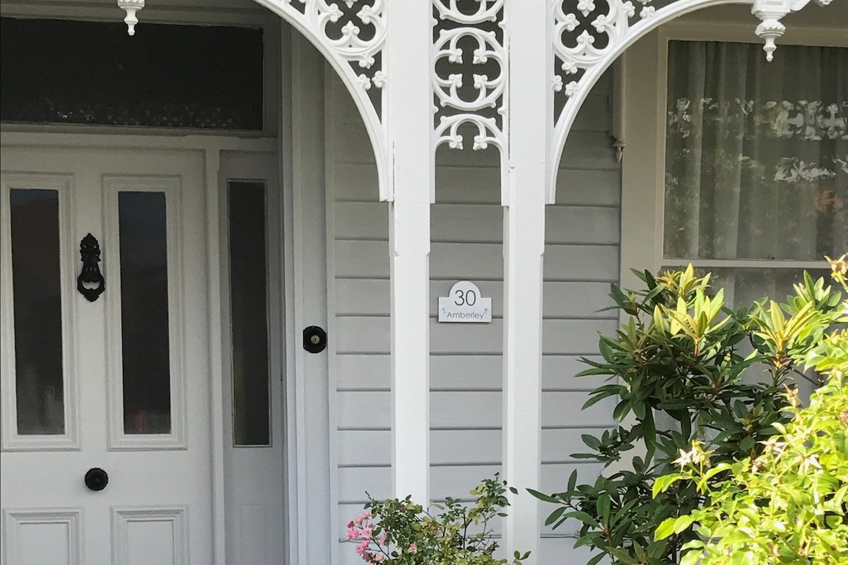 Amberley – Hobart Luxury 5 b’rooms, sleeps up to 9 gallery image 3