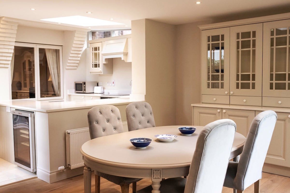 Dublin Centre Townhouse With Private Large Garden gallery image 4