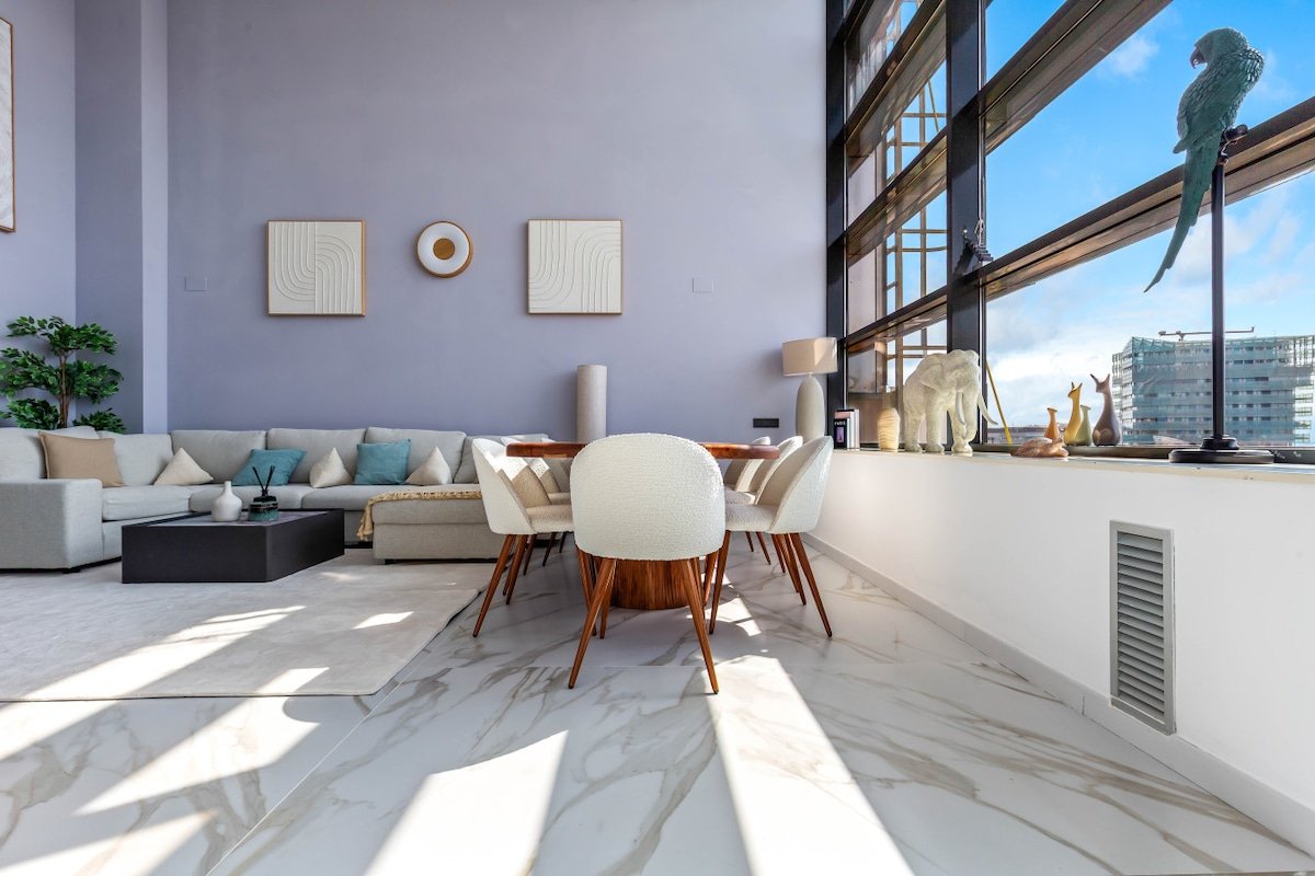 Penthouse Duplex with TOP Views! gallery image 5