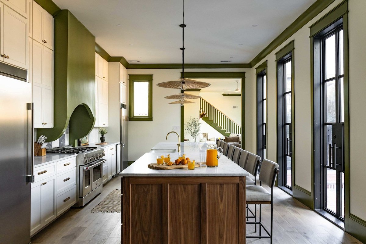 Luxury on Magazine St | Heated Plunge Pool gallery image 2