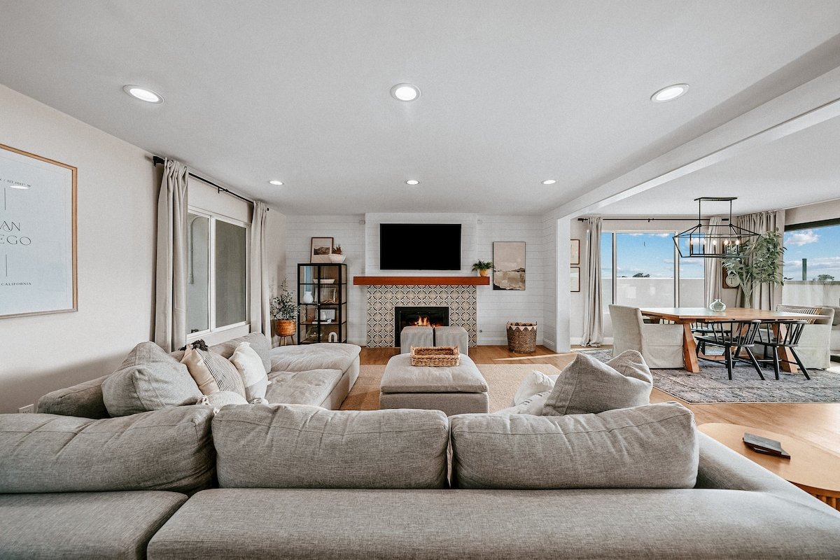 PB 5 Bed, Pool, Spa, Views, Games, Parking, LUX gallery image 4