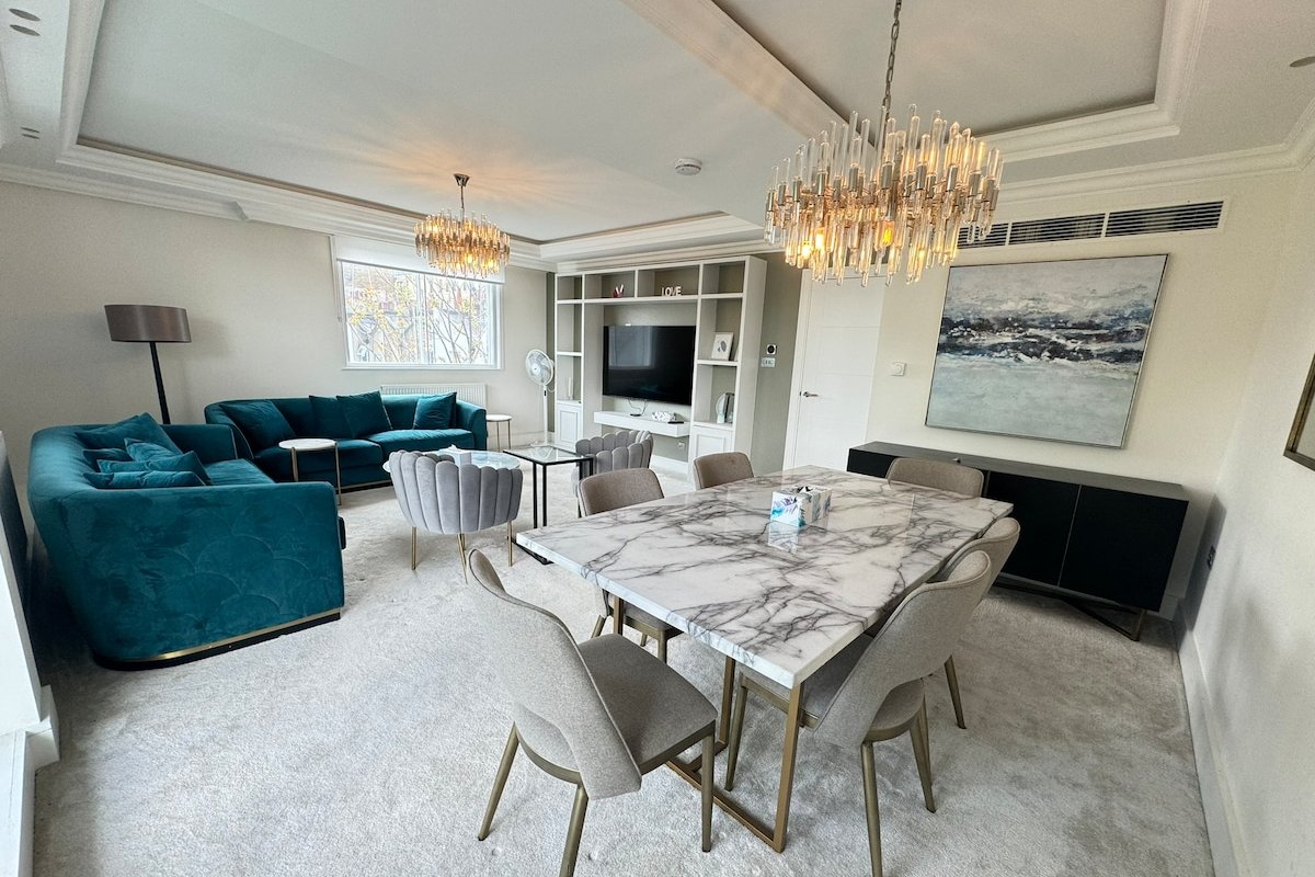 Stunning & Luxurious 3BR 2BR Kensington! gallery image 2