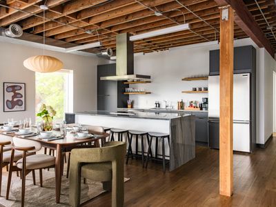 The Ballard Loft|Sleeps 8 |Steps to Shops & Dining