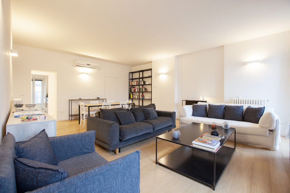 Borromei 7: 2BR/2BA charming Flat steps to Duomo gallery image 2