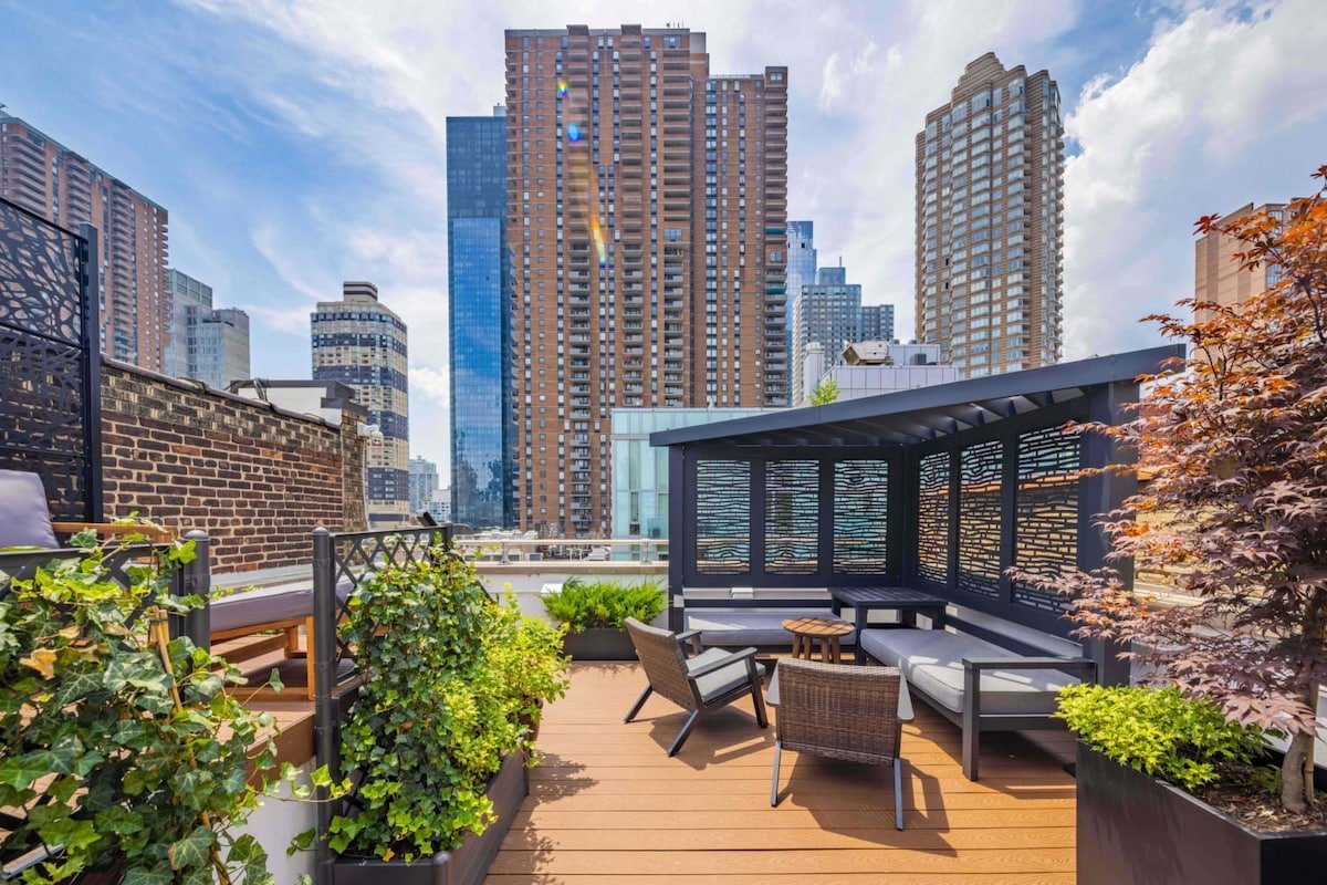 Rove Travel | Gotham House III | Lux 4BR PH w/Roof gallery image 3