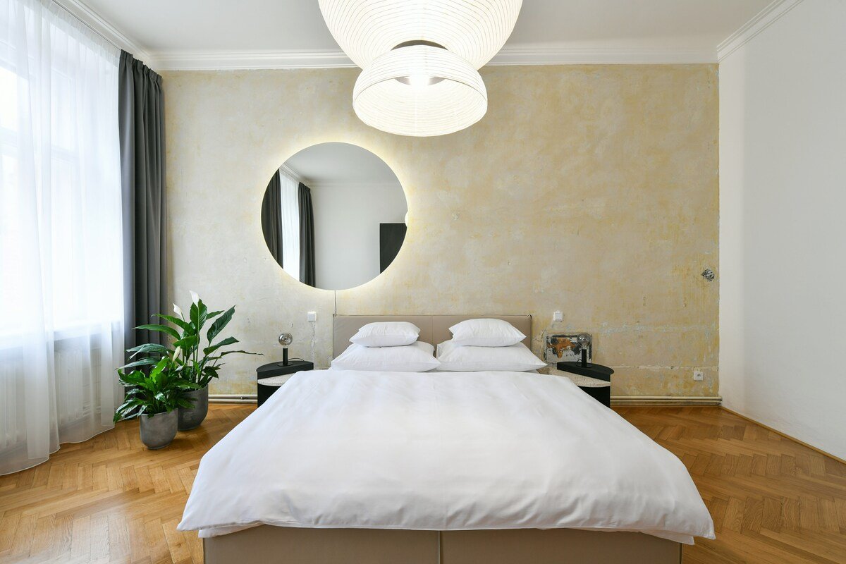 Charming Stylish 3BR Apartment by Stepan No. 6 gallery image 5