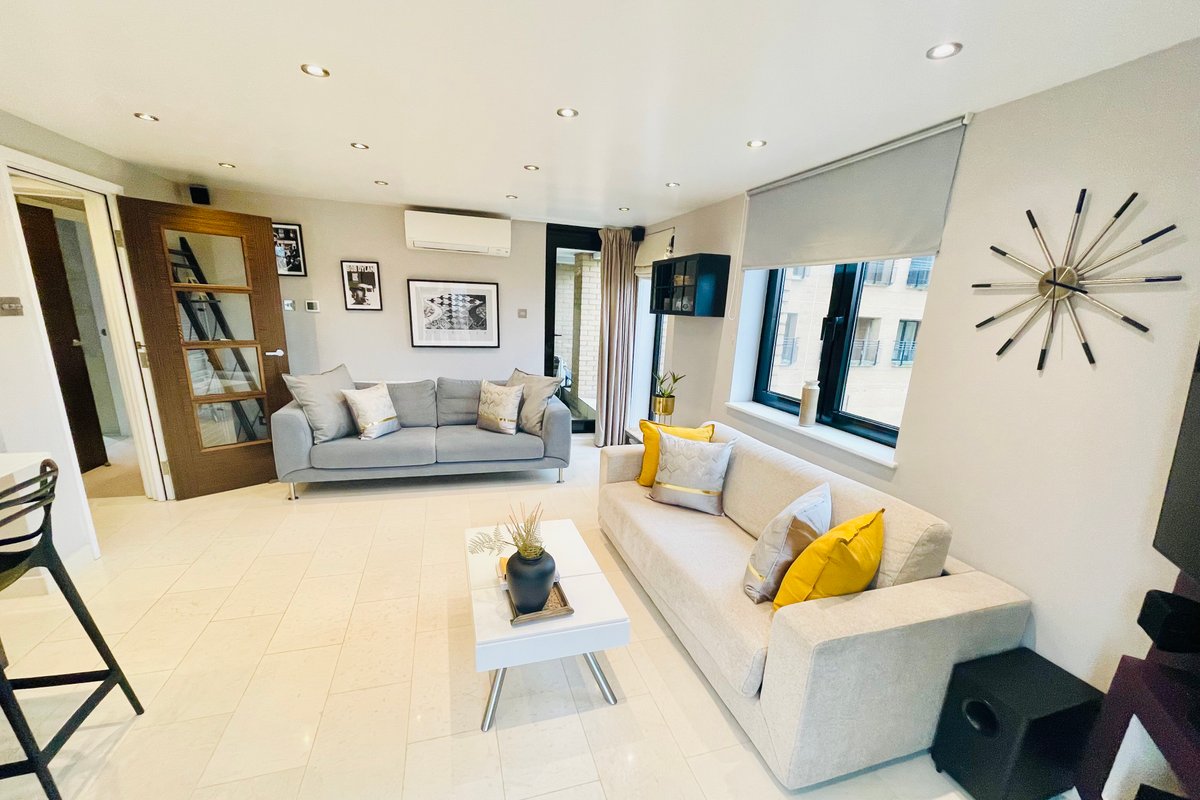 Classic 2 bedroom apartment in Cromwell Road.