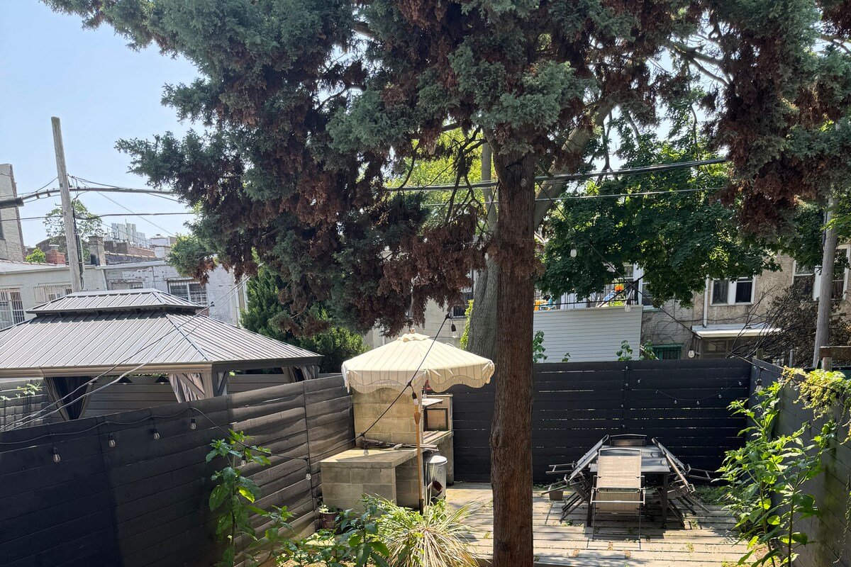 Trendy Brooklyn Brownstone – Steps to Subway! gallery image 3