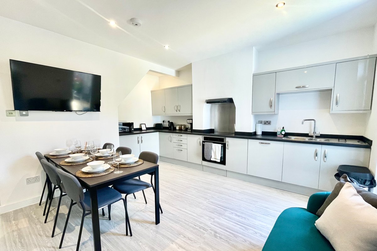 Gatton House. 3 Bedrooms, Sleeps 6 – BS2