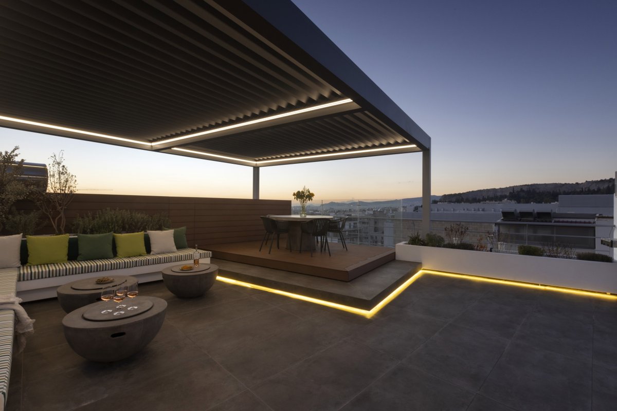 Stunning Penthouse With Spectacular Vistas!