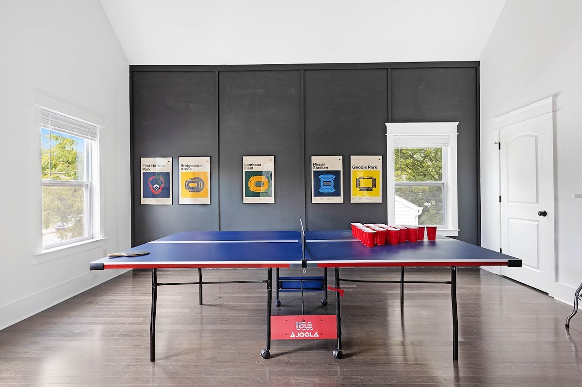 East Nash! Game room- Bar – Fire Pit – Sleeps 18! gallery image 3