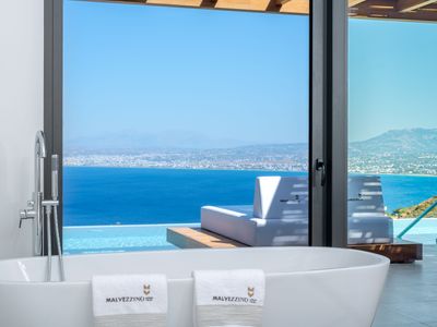 Villa Lucrezia, Sea views & private infinity pool!