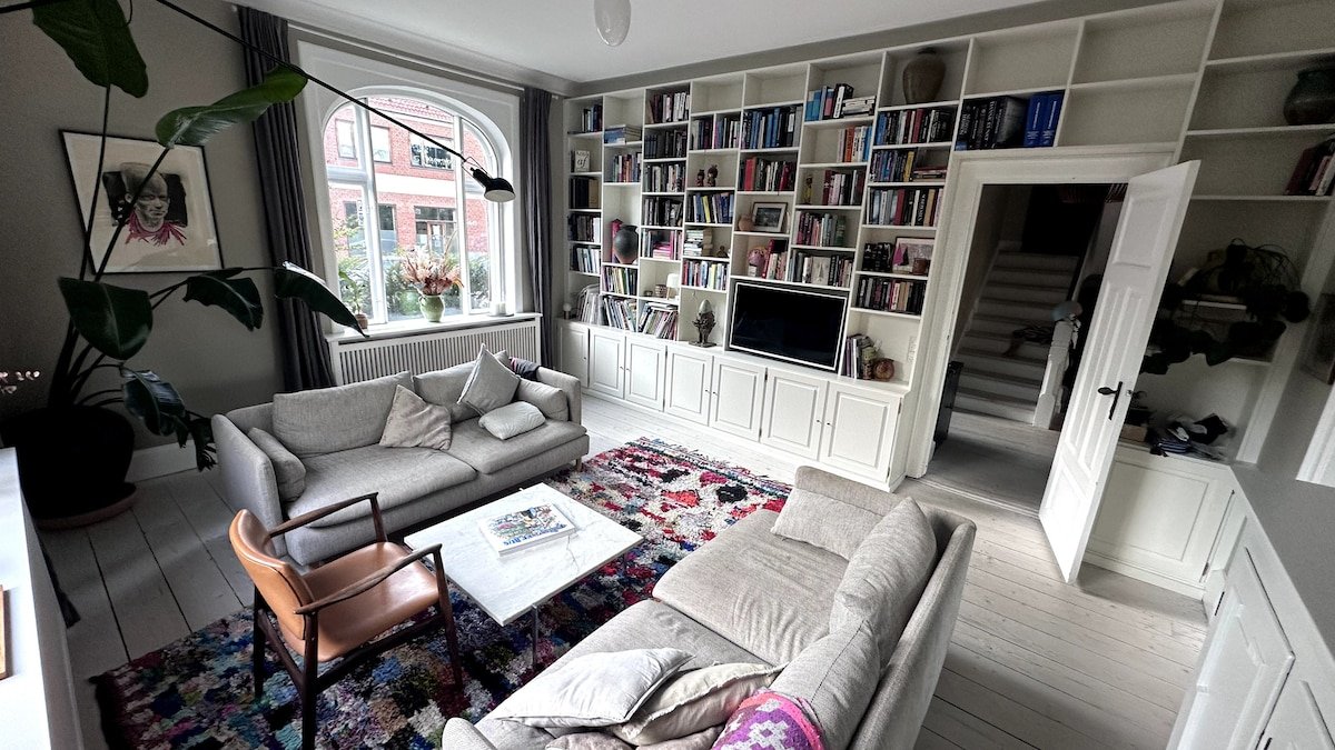 Luxurious, private & centrally-located Villa gallery image 3