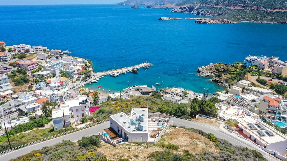 Sun Bliss Villa, wrapped in blue gallery image 3