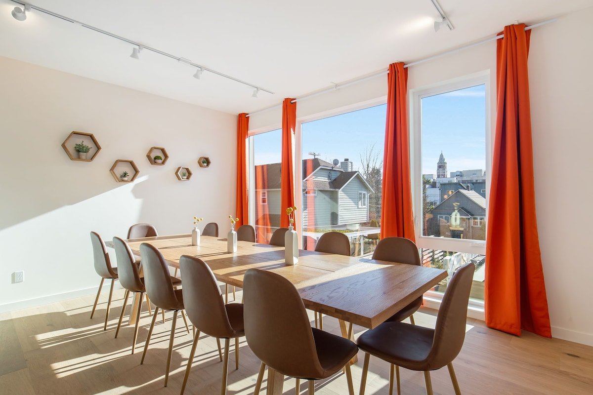 Walk to CapHill 4B4B w/EV Rooftop 6 Beds Sleeps 12 gallery image 4