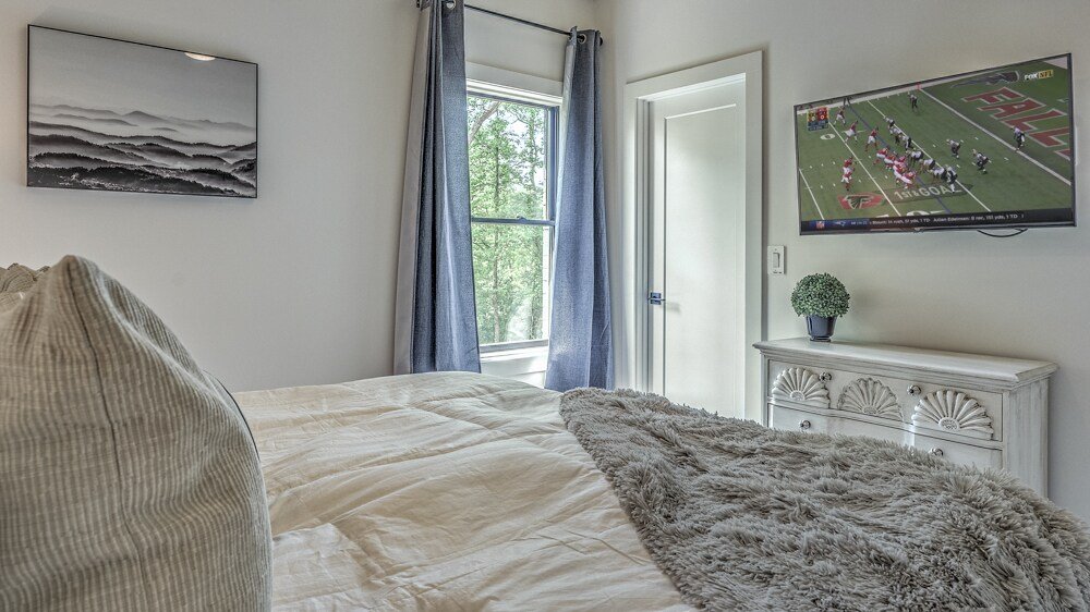 Juniper Ridge- River&Golf View, HotTub, Mtn Luxury gallery image 5