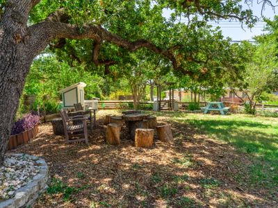 Boho-Ranch in Hip East Austin -cowboy pool/hot tub